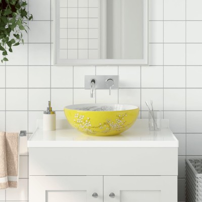 Pump on table, white /...